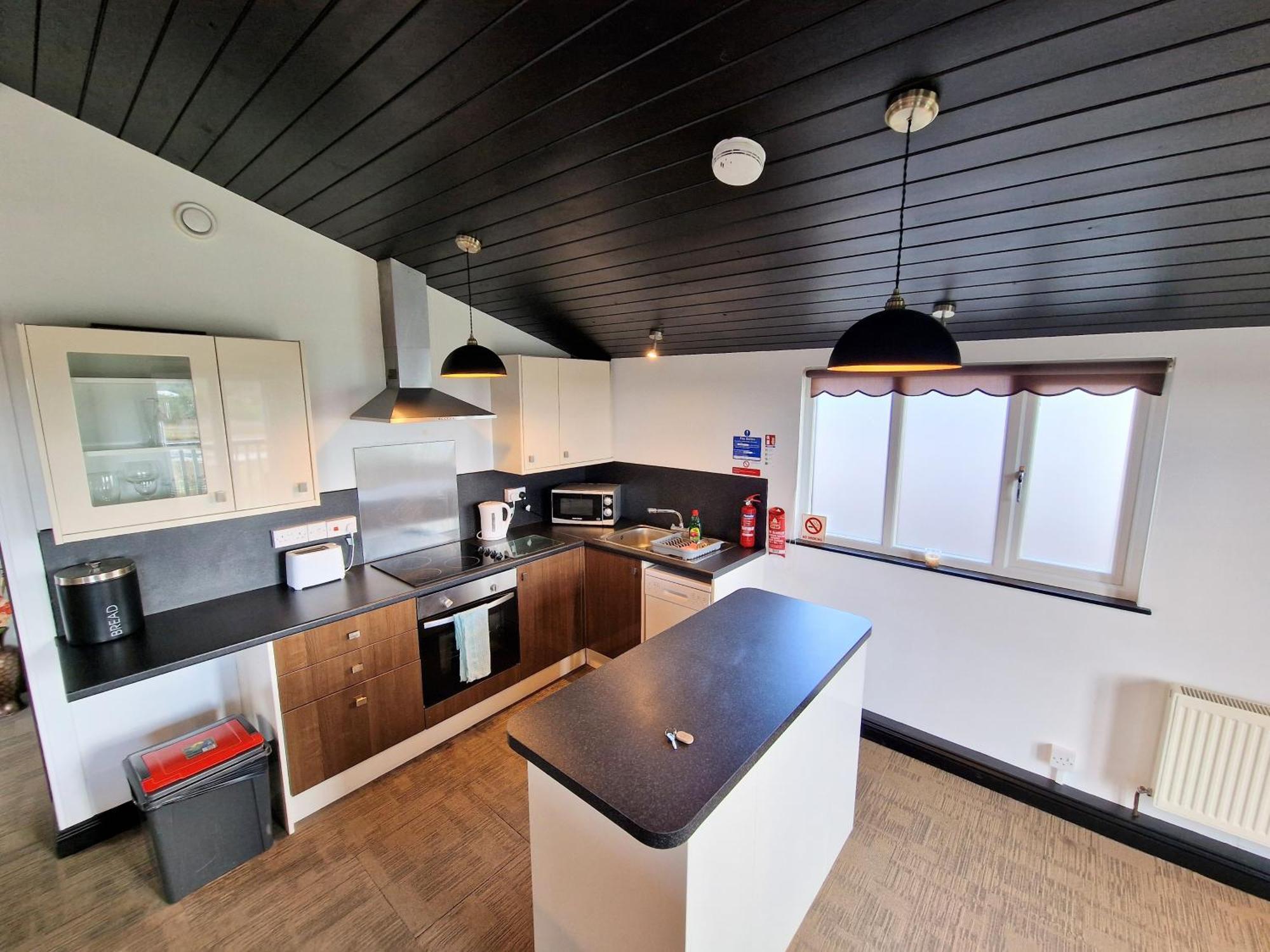 Ochil 9 With Private Hot Tub - Fife - Loch Leven - Lomond Hills - Pet Friendly Vila Kelty Exterior foto