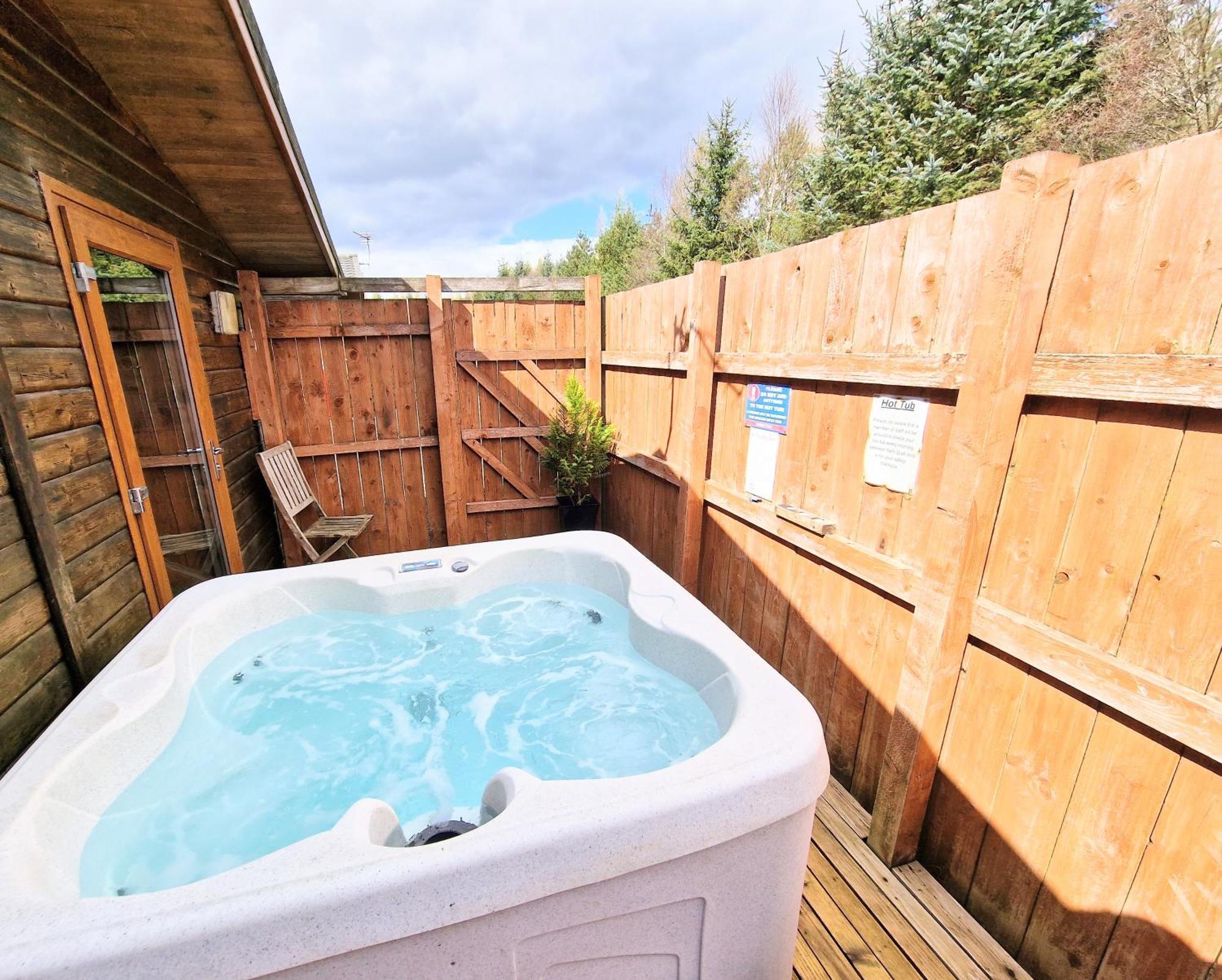 Ochil 9 With Private Hot Tub - Fife - Loch Leven - Lomond Hills - Pet Friendly Vila Kelty Exterior foto
