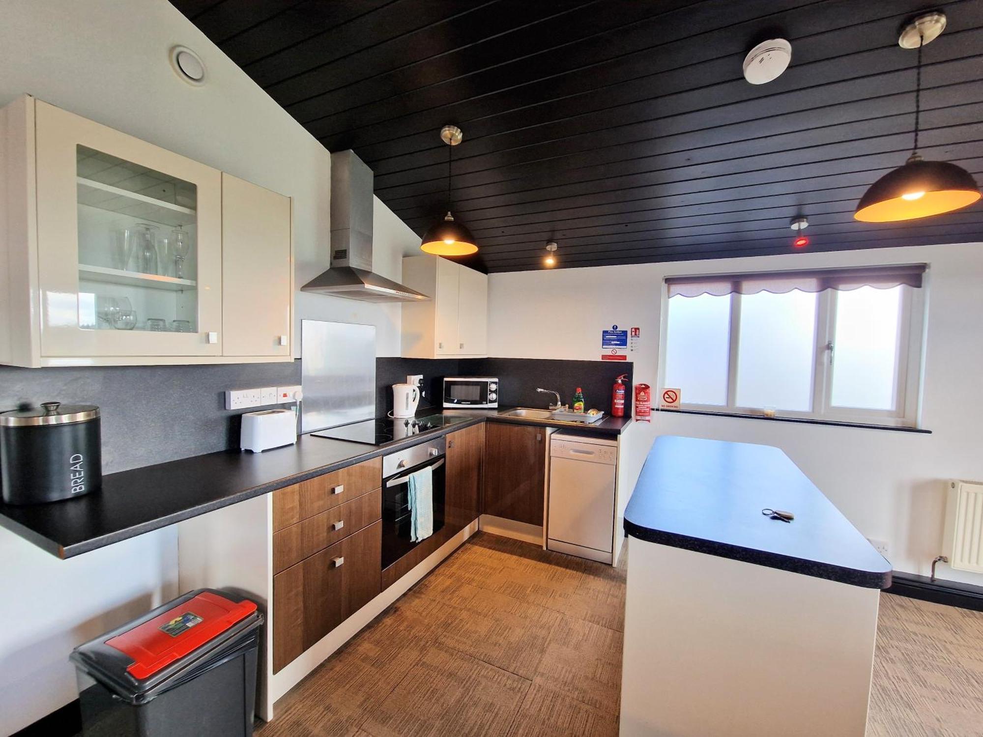Ochil 9 With Private Hot Tub - Fife - Loch Leven - Lomond Hills - Pet Friendly Vila Kelty Exterior foto